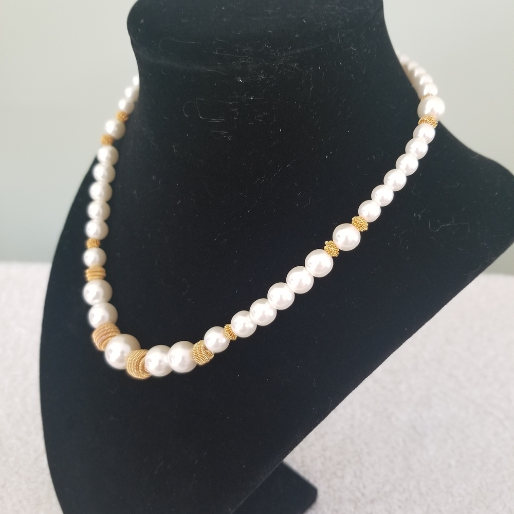 Elegant Vintage Choker With A Combination Of White Faux Pearls&Gold Fluted Beads - Picture 2 of 3